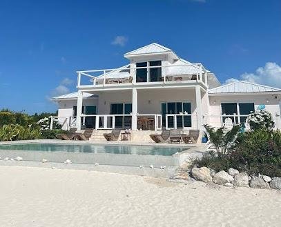 Luxury Beach House Villa with beachfront access & private infinity pool!